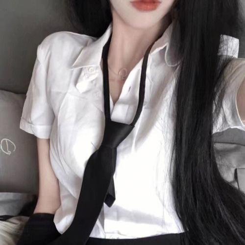 游艇藏春